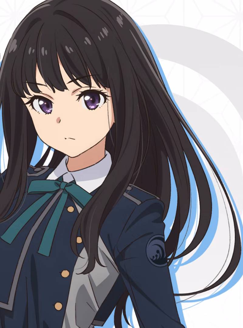 井之上泷奈官方立绘：深蓝色制服配绿色领结，神情认真冷静